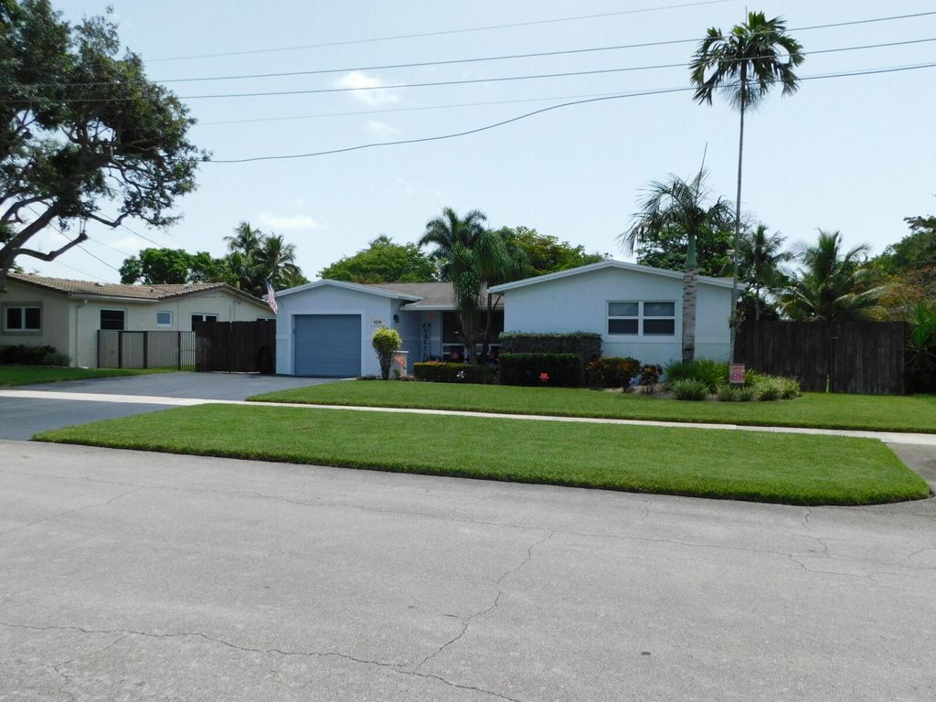 Photo of 5270 SW 88th Terrace, Cooper City, FL 33328 (MLS # B26051081)