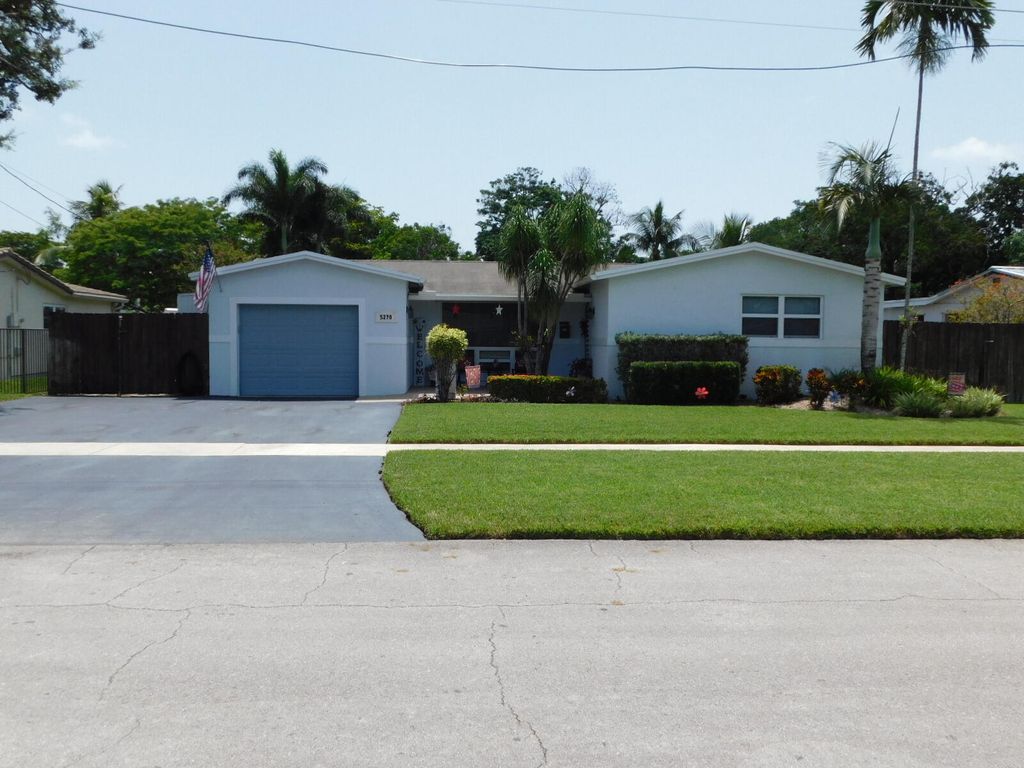 Photo of 5270 SW 88th Terrace, Cooper City, FL 33328 (MLS # B26051081)