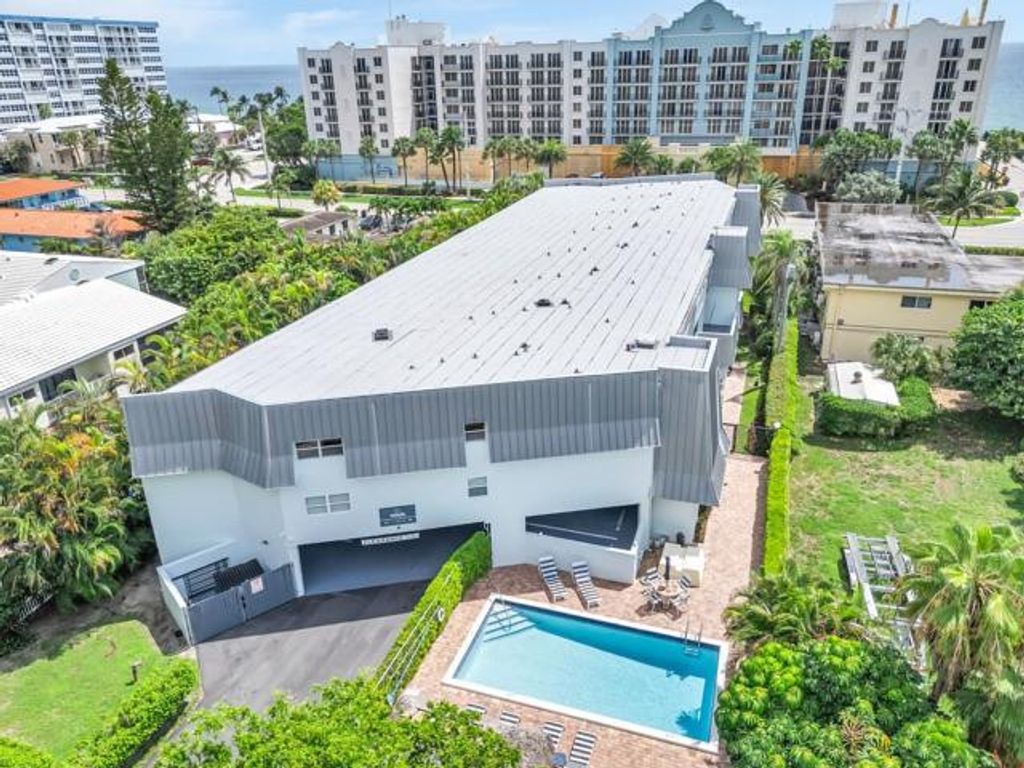 Photo of 961 SE 20th Avenue #308, Deerfield Beach, FL 33441 (MLS # F10524462)