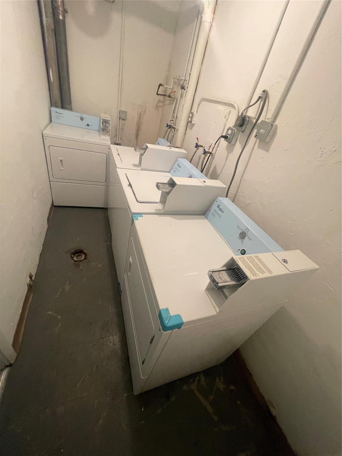 Lyons Park First Add 40-2 - Residential Lease