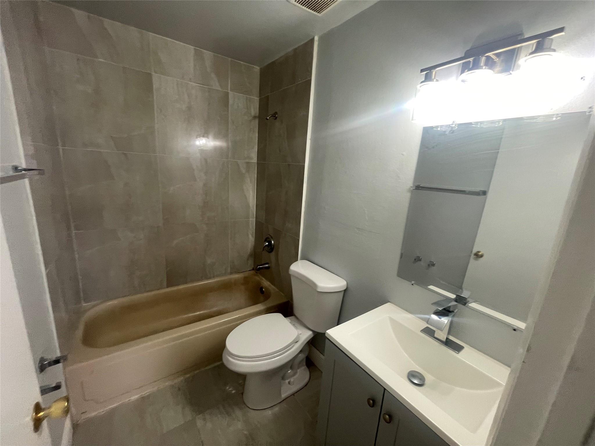 Lyons Park First Add 40-2 - Residential Lease