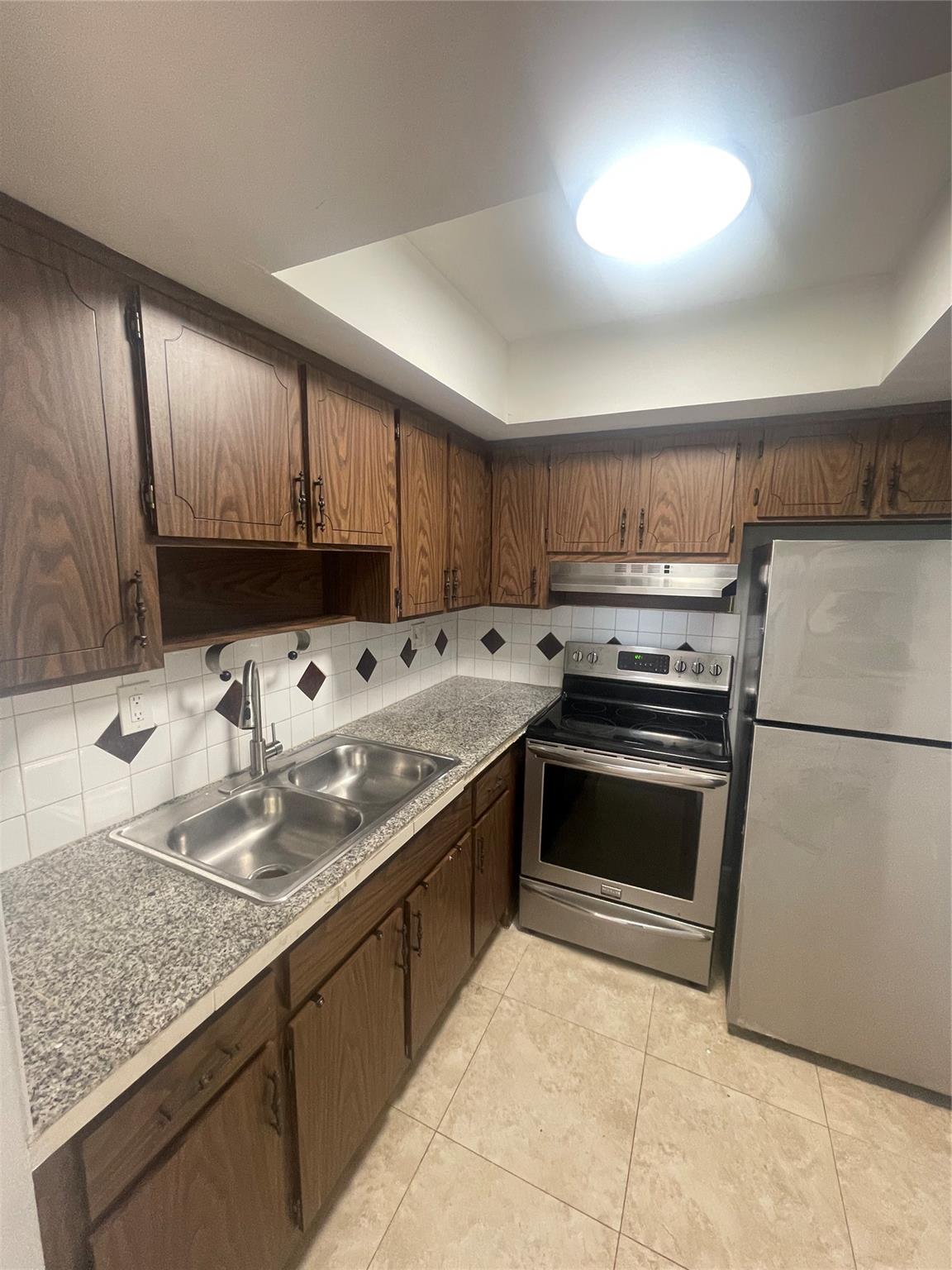 Lyons Park First Add 40-2 - Residential Lease