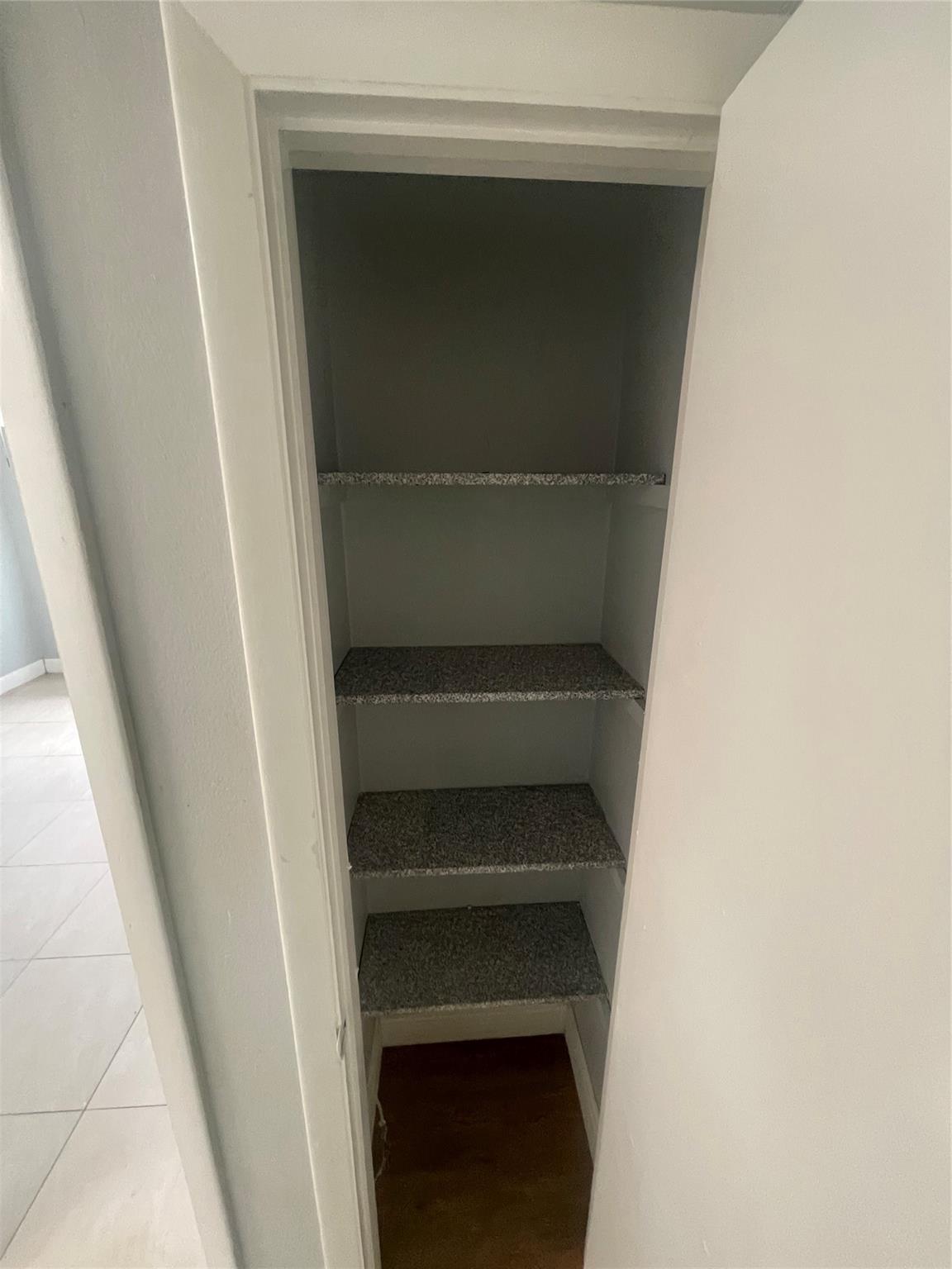 Lyons Park First Add 40-2 - Residential Lease