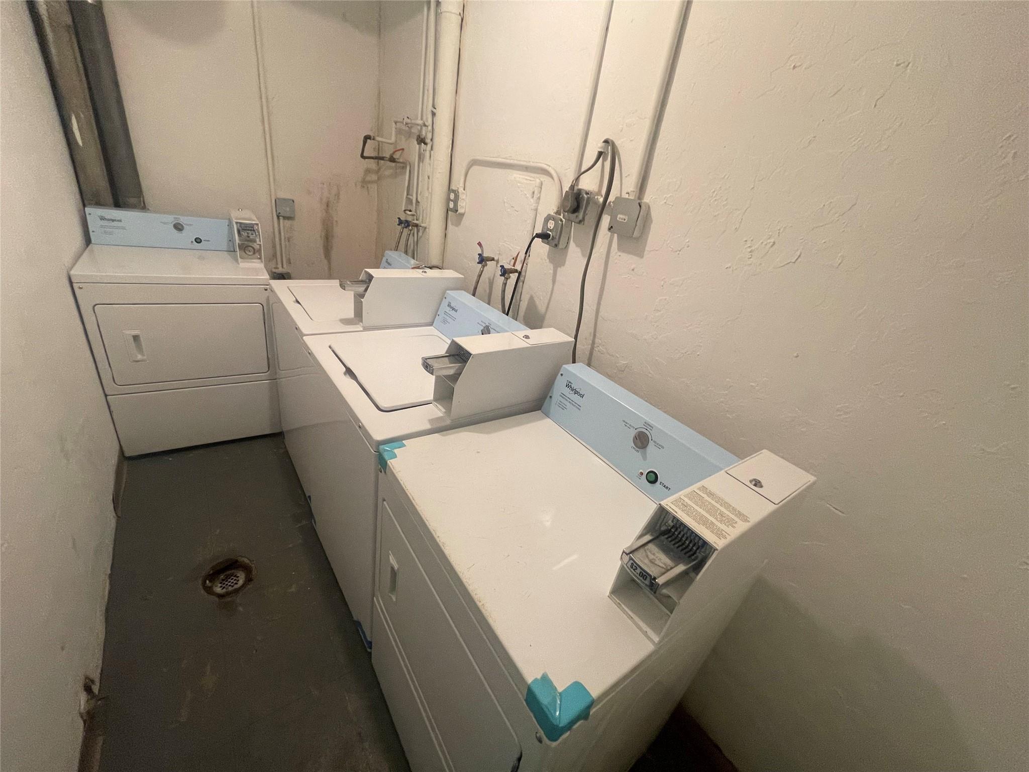 Lyons Park First Add 40-2 - Residential Lease