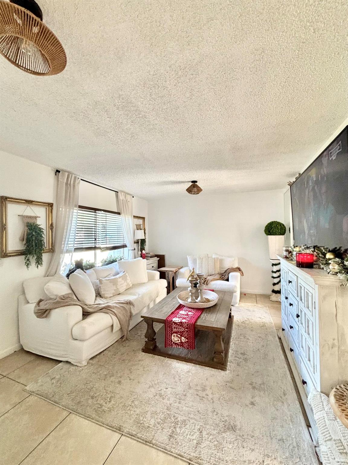 TOWN ACRES - Residential Lease