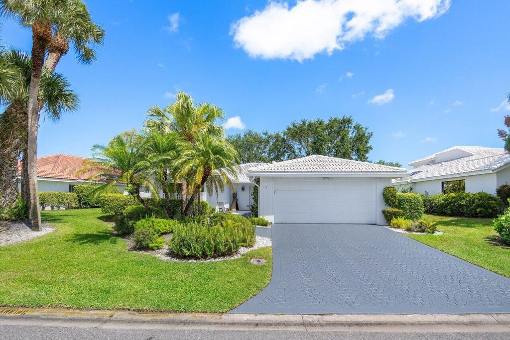 Photo of 3 Estate Drive, Boynton Beach, FL 33436 (MLS # R10983893)