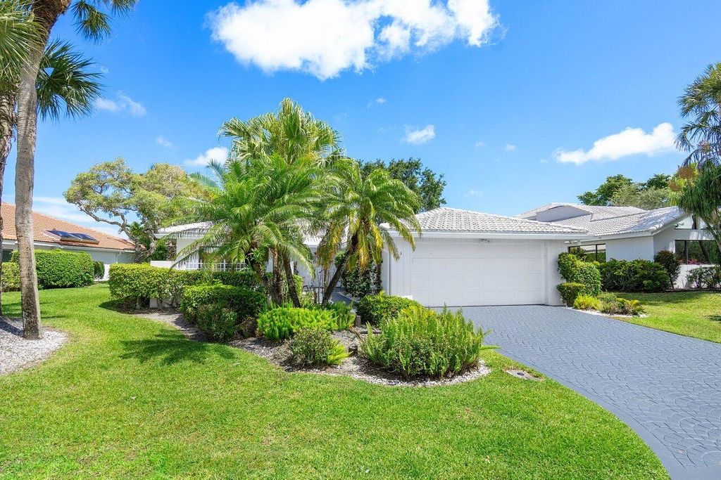 Photo of 3 Estate Drive, Boynton Beach, FL 33436 (MLS # R10983893)