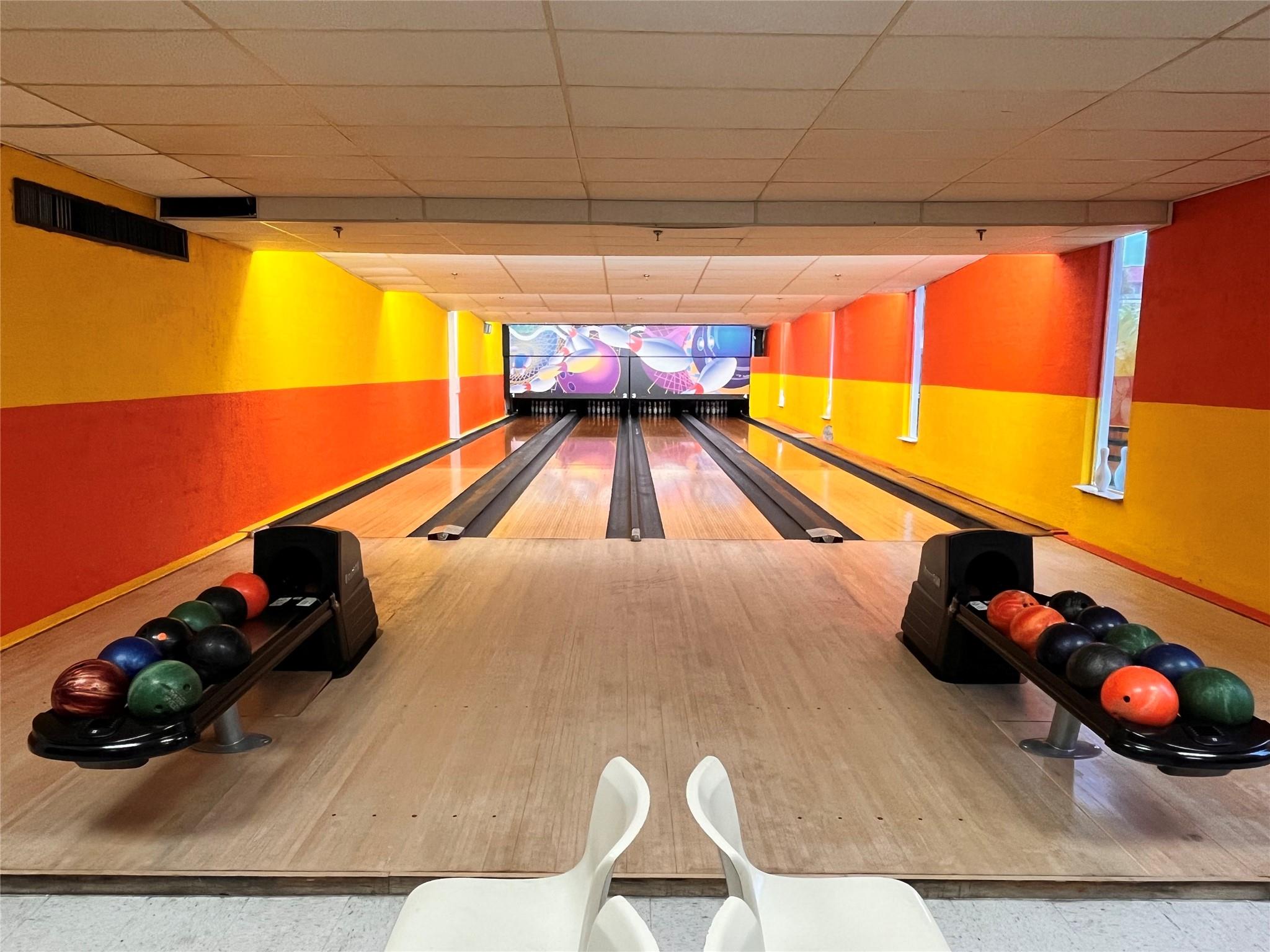 CASTLE APARTMENTS - Residential