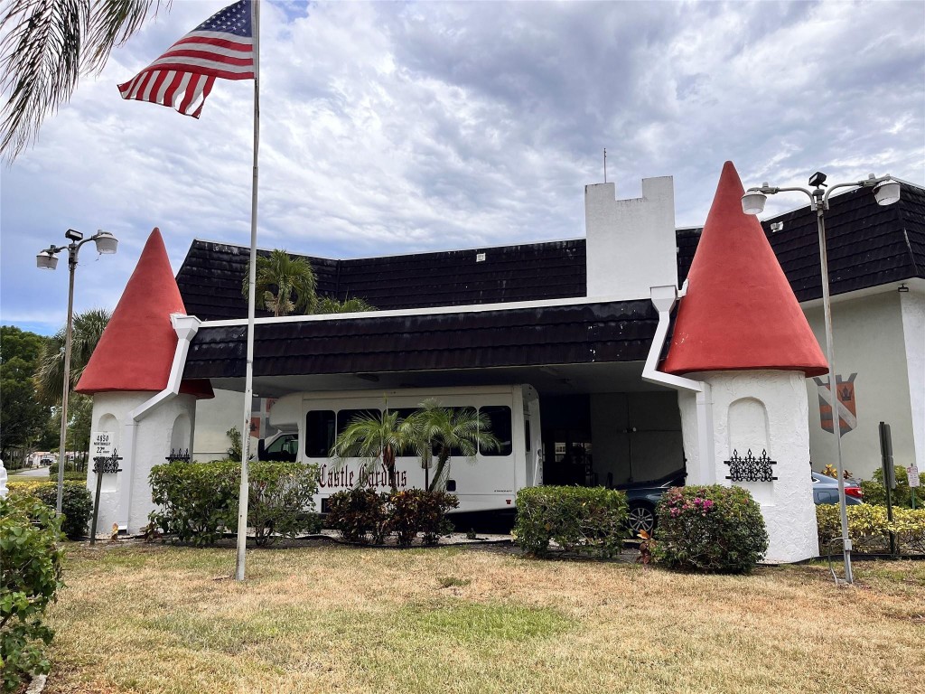 CASTLE APARTMENTS - Residential