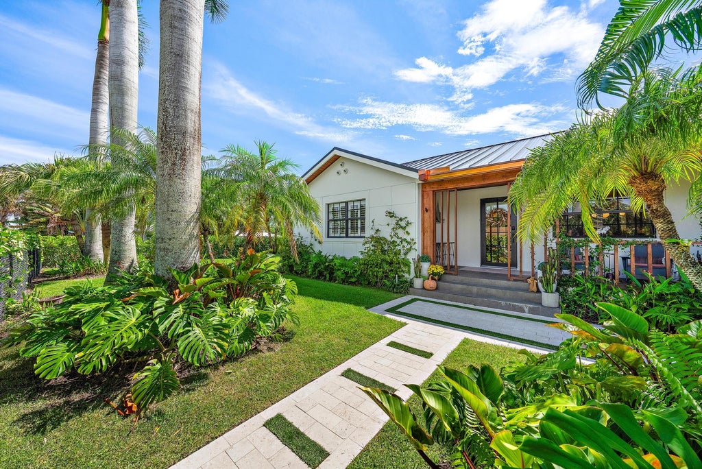 Photo of 386 Palmetto Street, West Palm Beach, FL 33405 (MLS # B26086083)