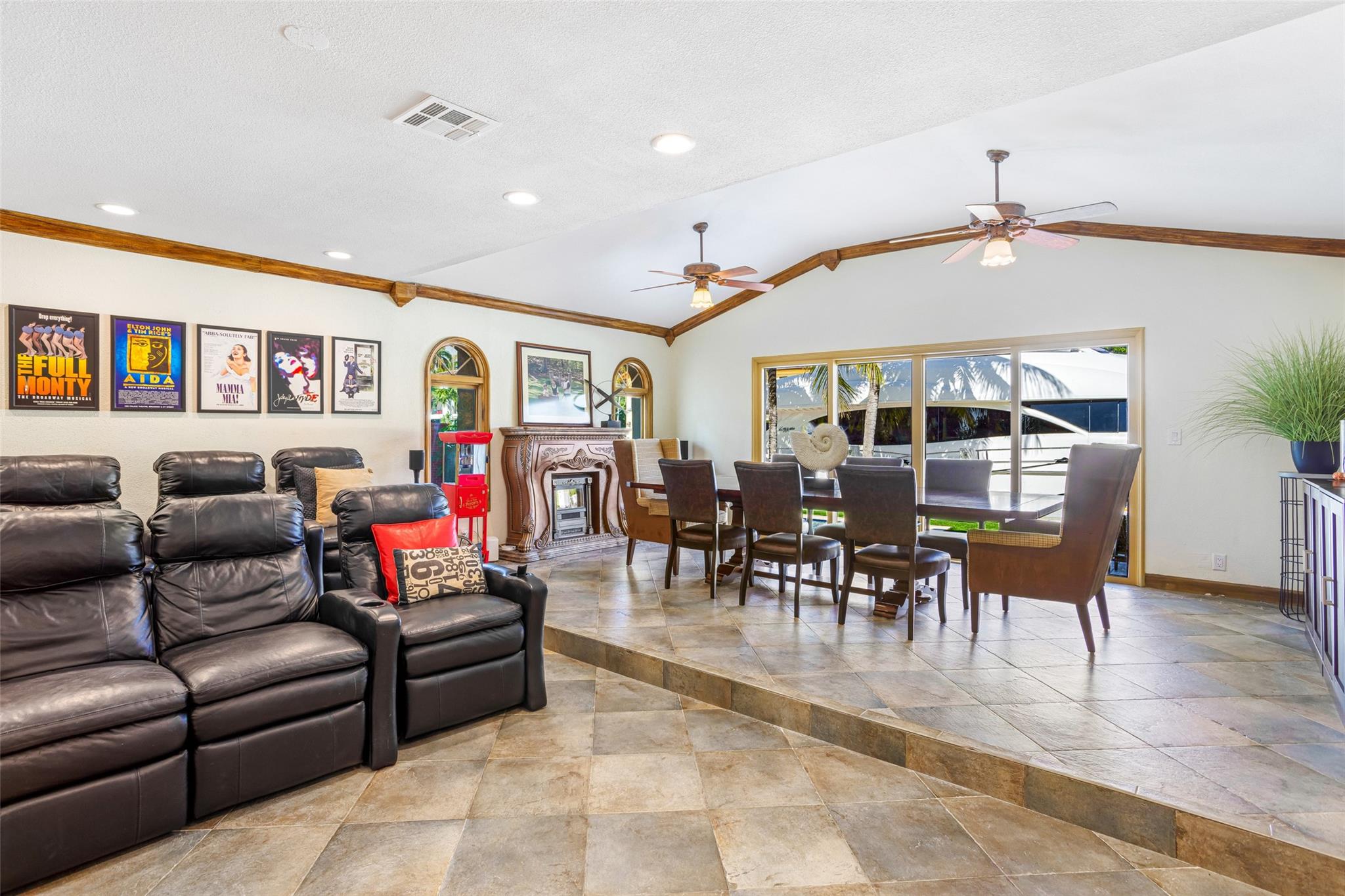 CORAL ISLES - Residential