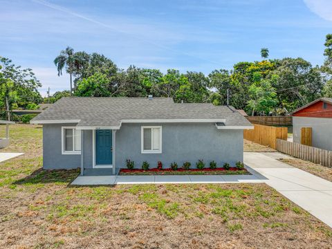 Photo of 304 N 28th Street, Fort Pierce, FL 34947 (MLS # R11134901)