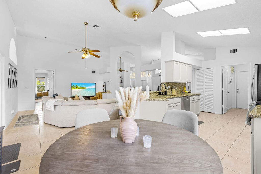 Photo of 150 Bent Tree Drive, Palm Beach Gardens, FL 33418 (MLS # B26018633)