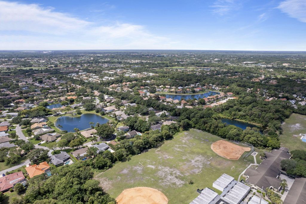 Photo of 150 Bent Tree Drive, Palm Beach Gardens, FL 33418 (MLS # B26018633)