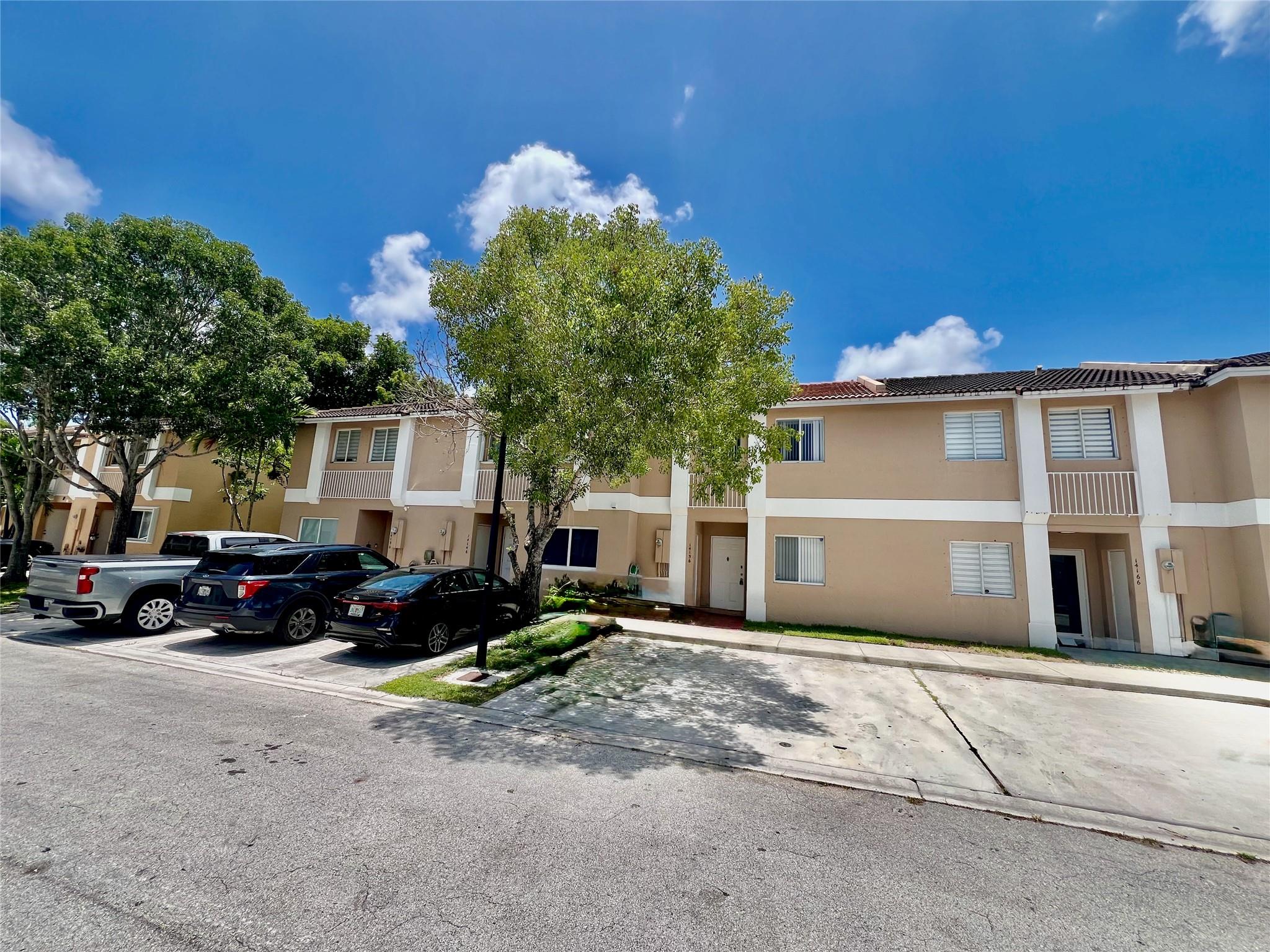 Absolutely beautiful 3/2.5 townhouse in fantastic South Kendall location!! Great size, lovely layout, all tile floors ground level, laminated floors in 2nd level & stairs, titles in bathrooms. Wonderful grass patio, very practical storage room. 2 parking spots right in front of unit. Simply, an amazing home or investment!!