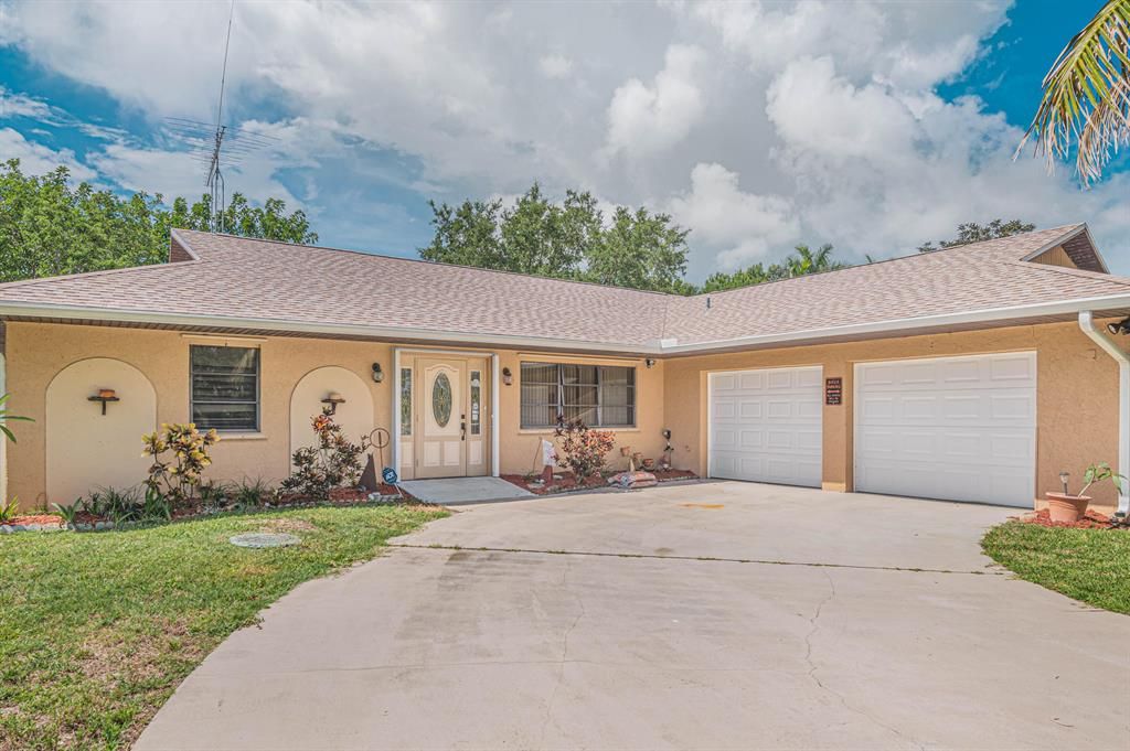 Photo of 310 SE Bayview Terrace, Port Saint Lucie, FL 34983 (MLS # R10722002)