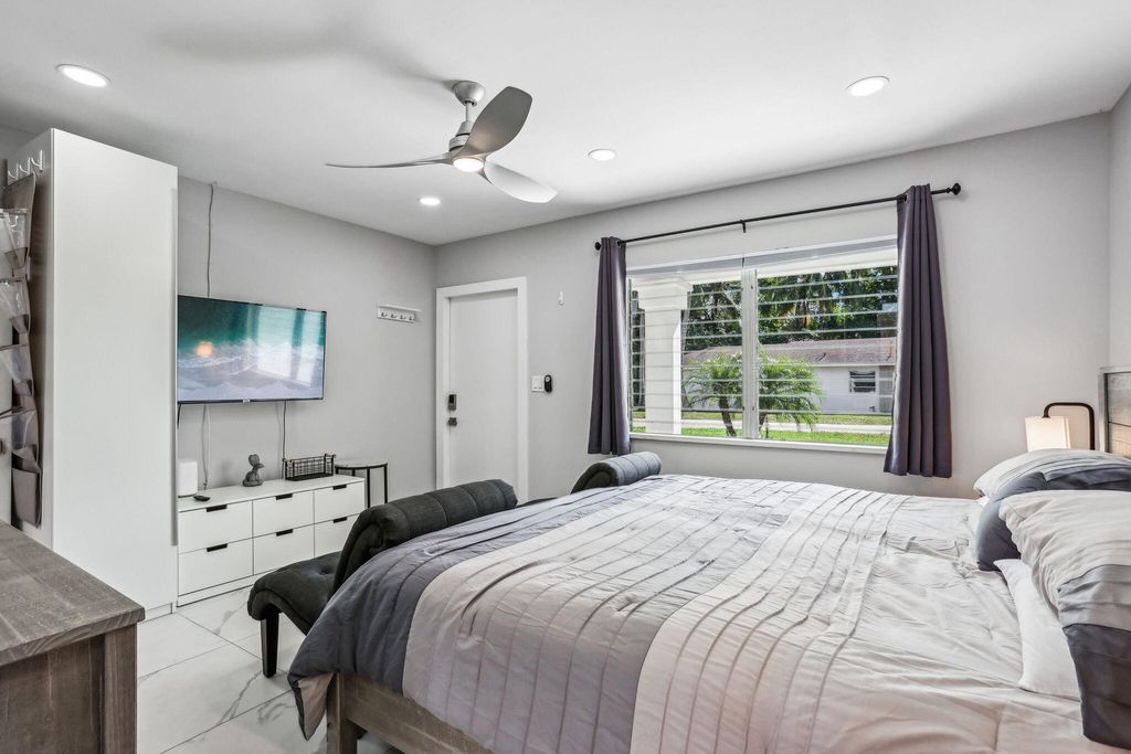 Photo of 711 SE 2nd St #2, Delray Beach, FL 33483 (MLS # R11101282)