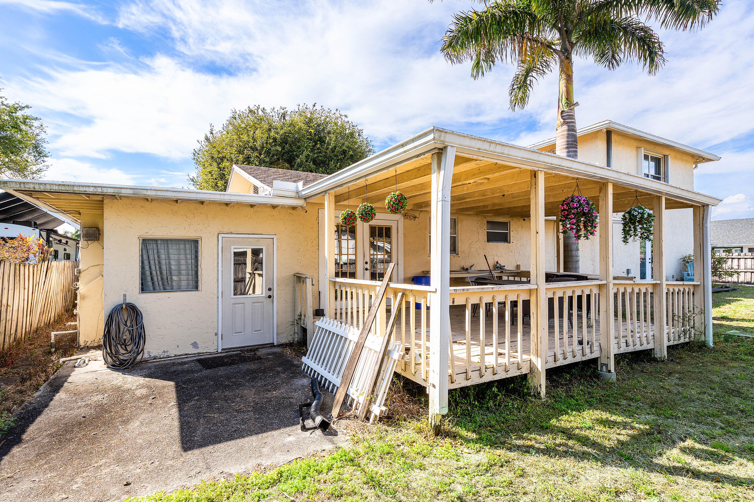 TROPICAL COUNTRY ESTATES - Residential