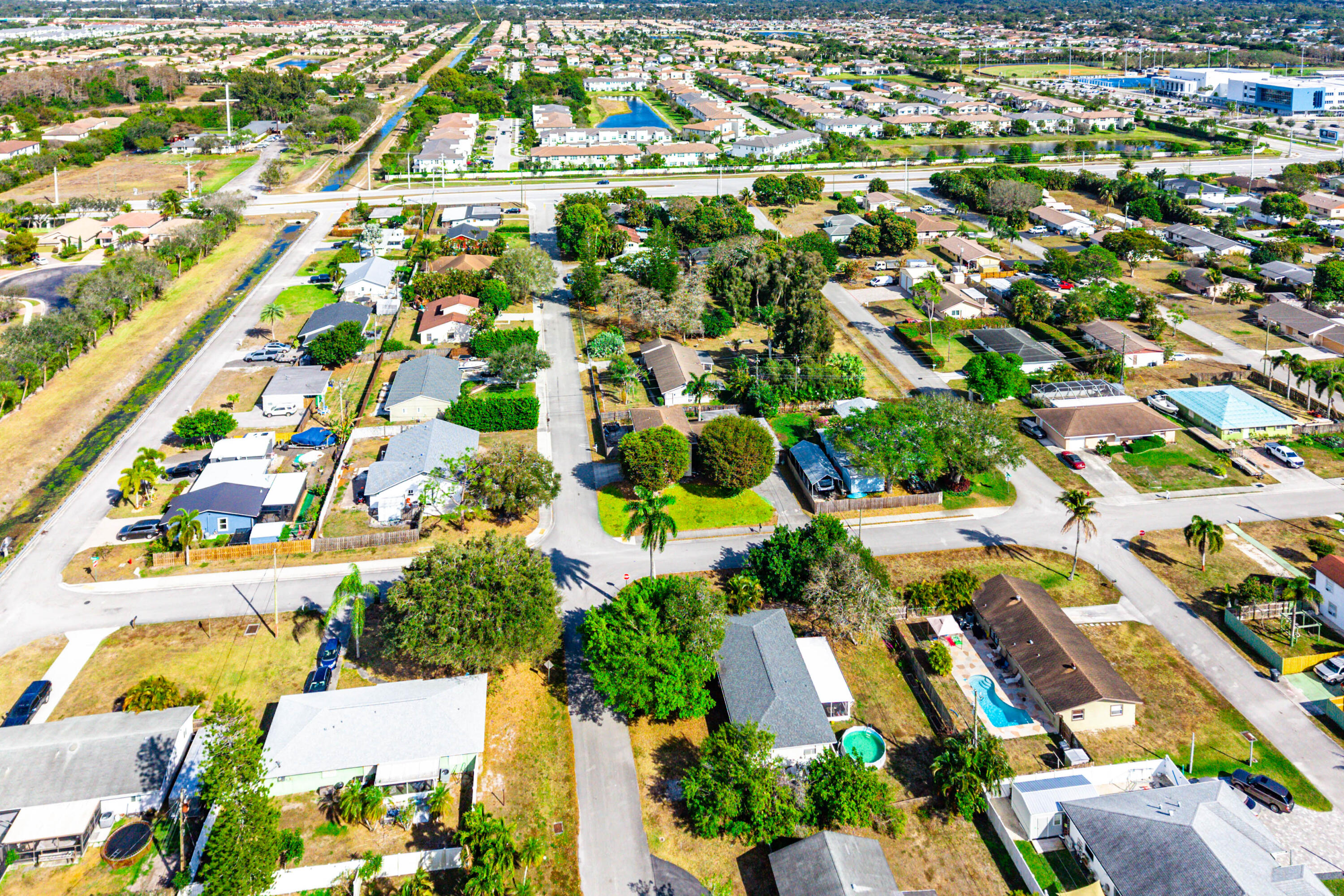 TROPICAL COUNTRY ESTATES - Residential