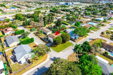 Tiny photo for 4558 Bonanza Road, Lake Worth, FL 33467 (MLS # B26000024)