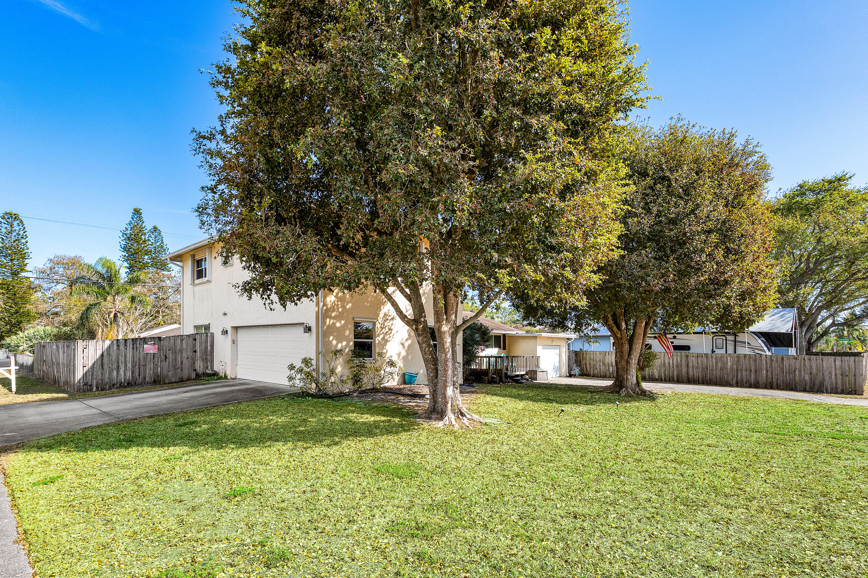 TROPICAL COUNTRY ESTATES - Residential