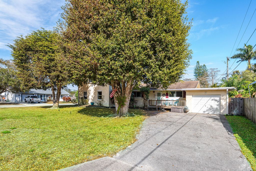 Photo of 4558 Bonanza Road, Lake Worth, FL 33467 (MLS # B26000024)