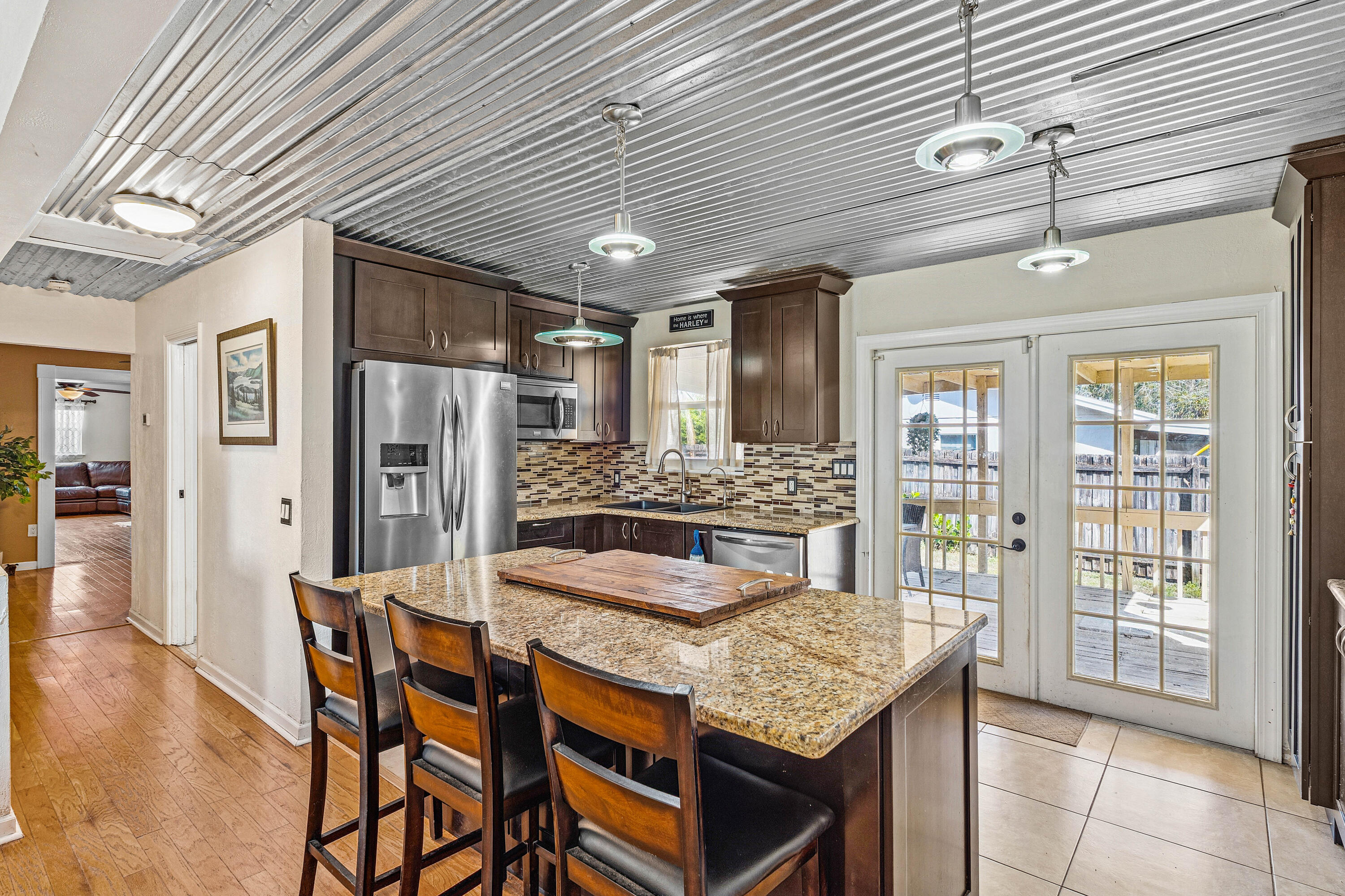 TROPICAL COUNTRY ESTATES - Residential