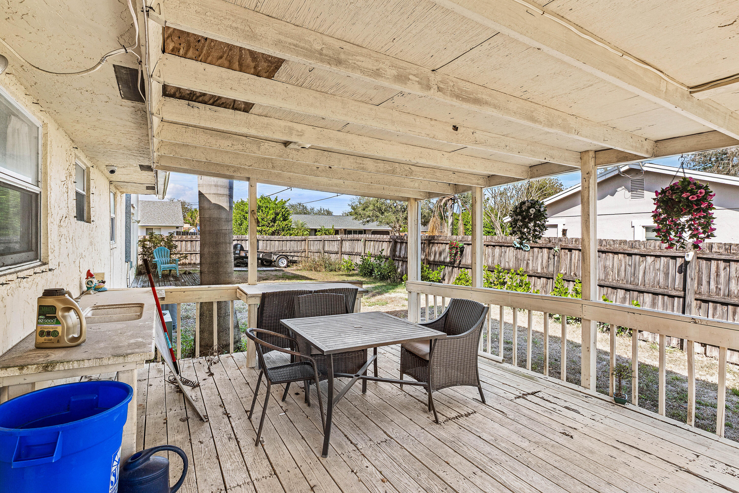 TROPICAL COUNTRY ESTATES - Residential