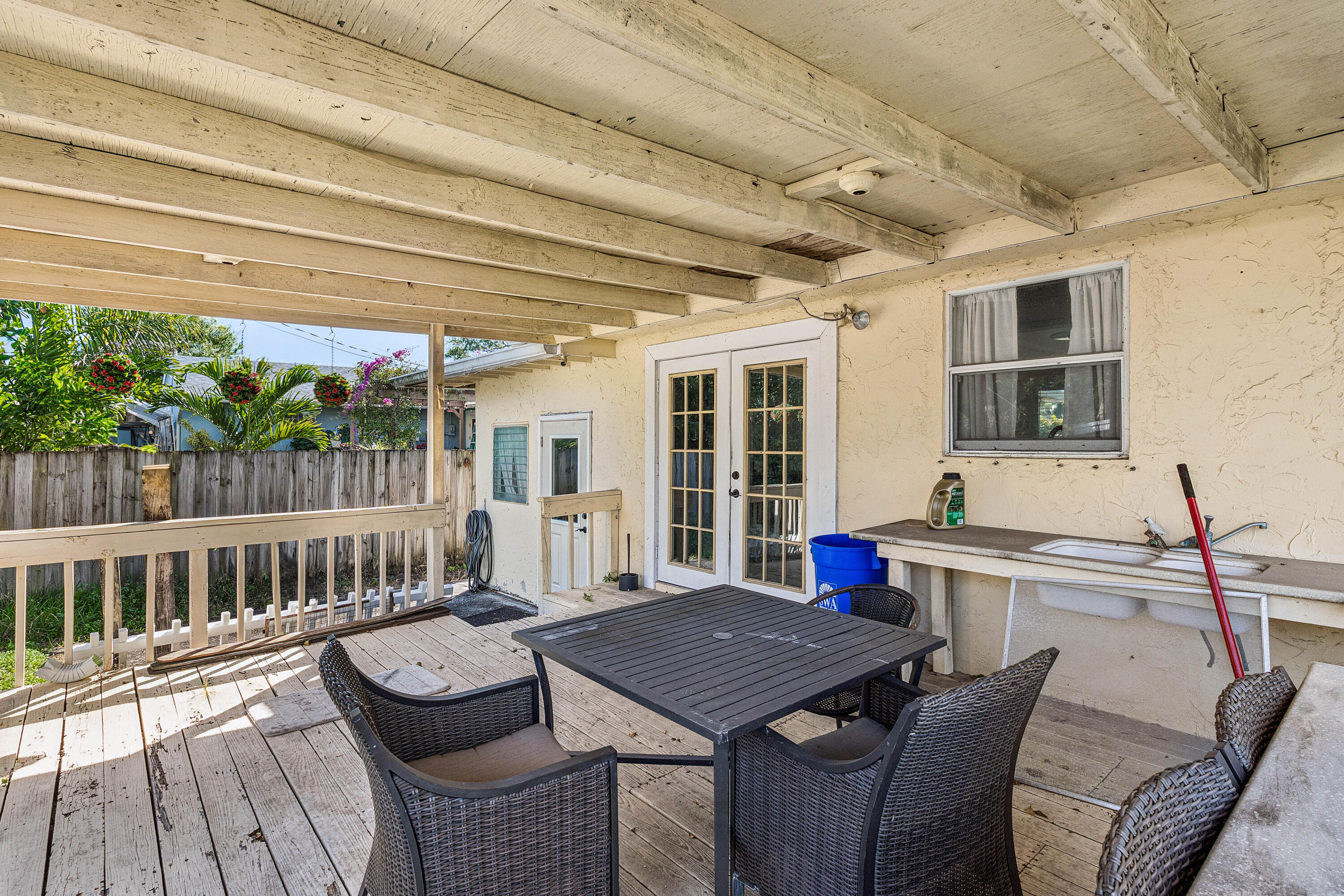 TROPICAL COUNTRY ESTATES - Residential