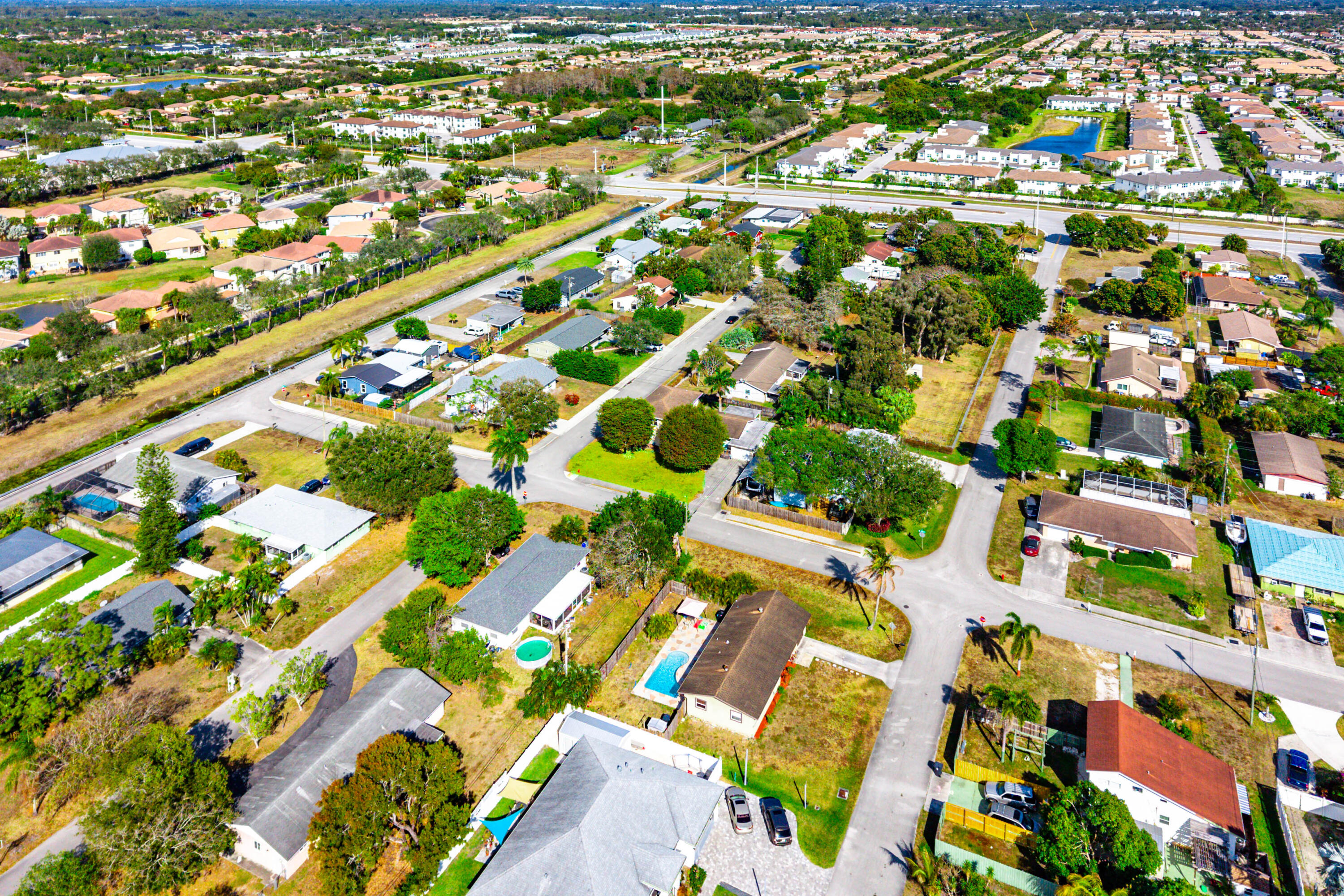 TROPICAL COUNTRY ESTATES - Residential