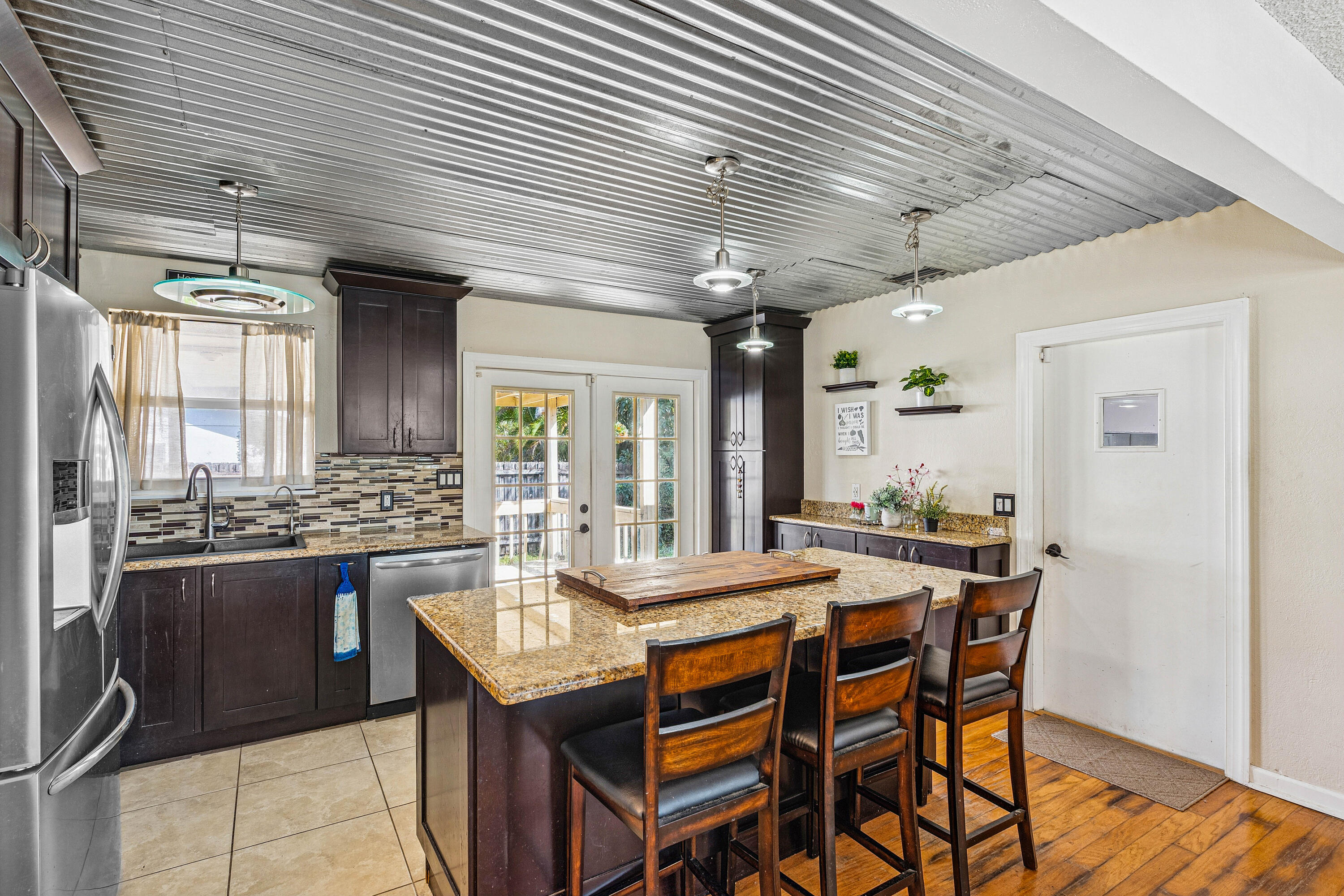 TROPICAL COUNTRY ESTATES - Residential