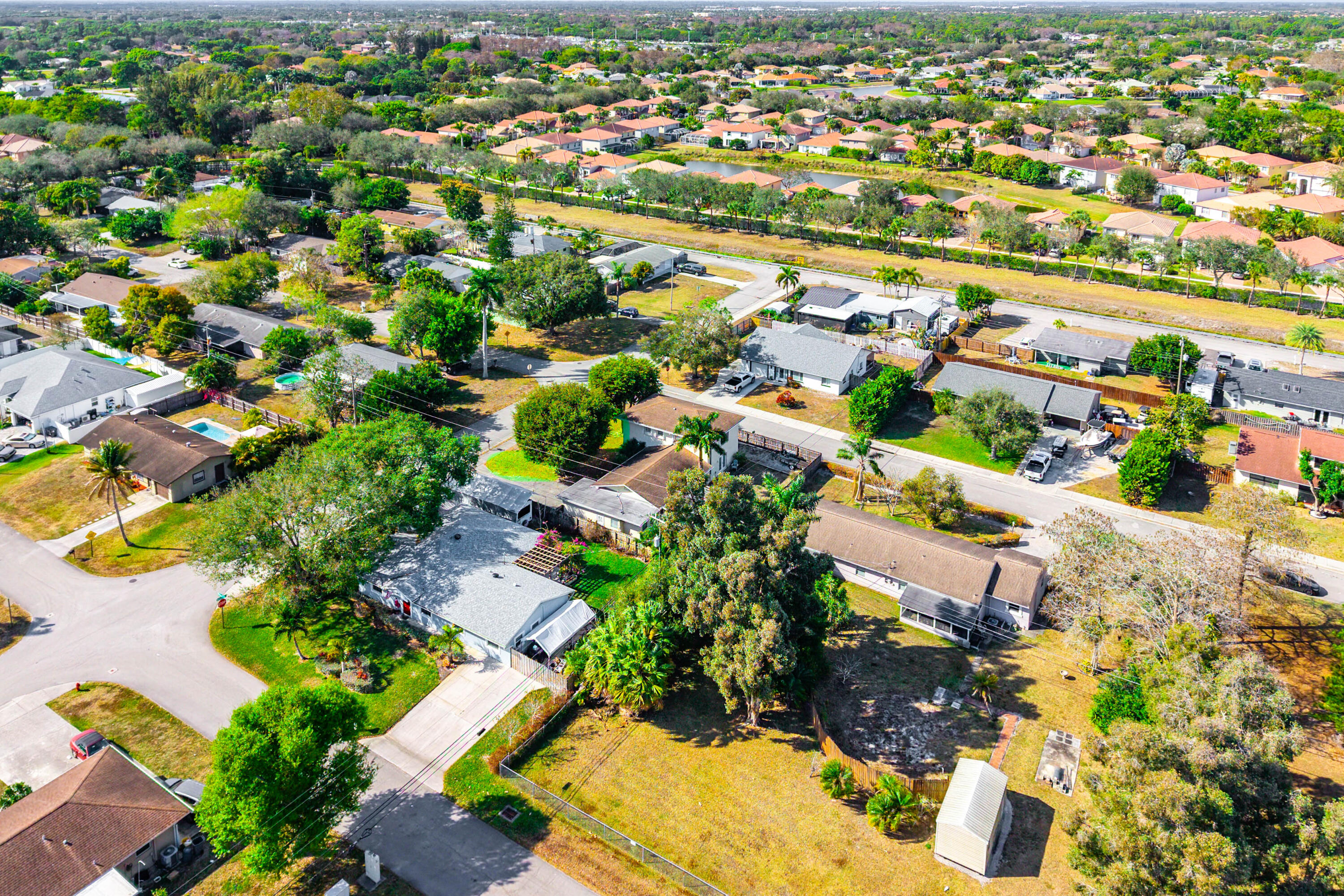 TROPICAL COUNTRY ESTATES - Residential