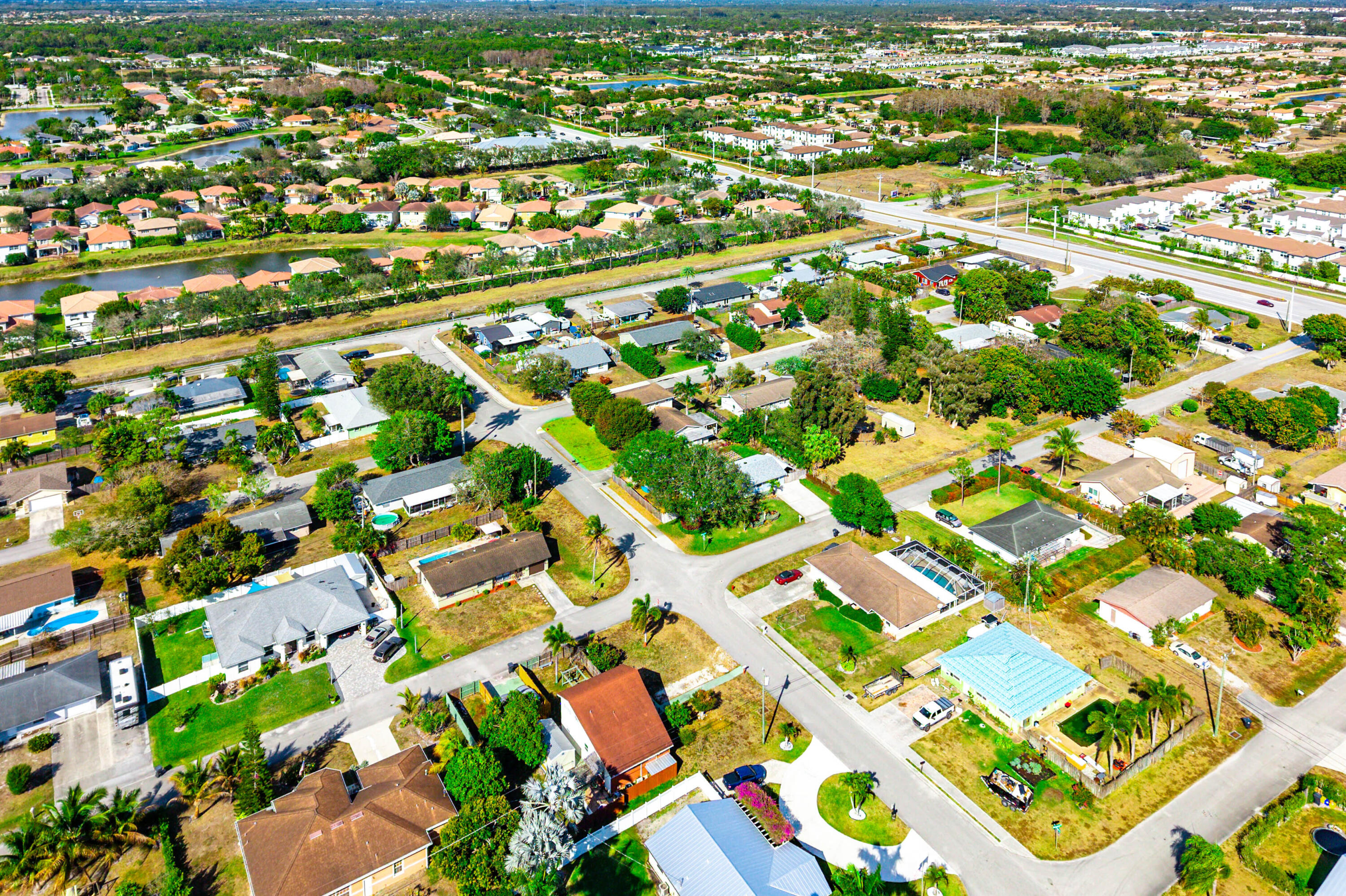 TROPICAL COUNTRY ESTATES - Residential