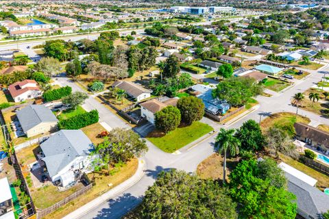 Tiny photo for 4558 Bonanza Road, Lake Worth, FL 33467 (MLS # B26000024)