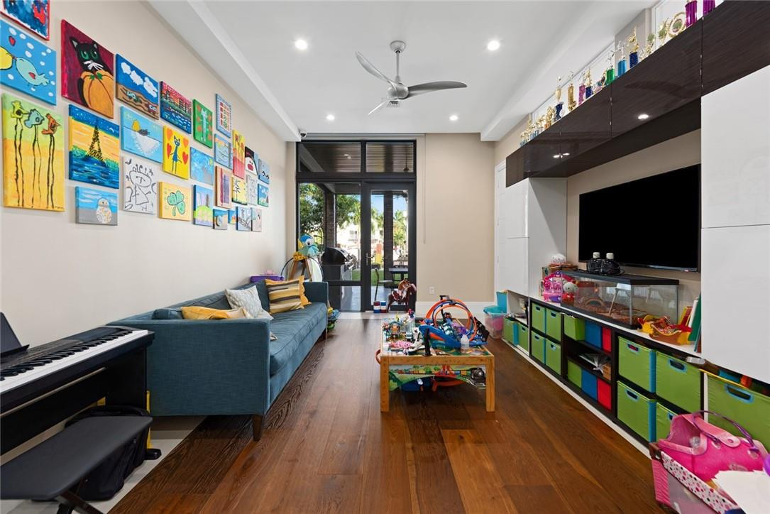 Victoria Isles 15-67 B - Residential