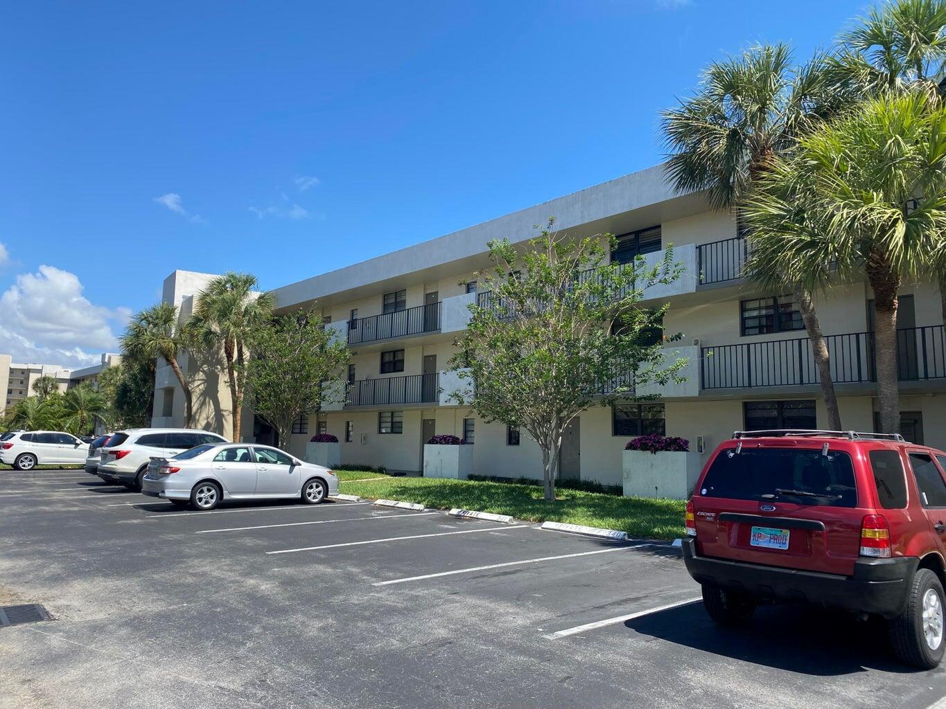 DEER CREEK COUNTRY CLUB - Residential Lease