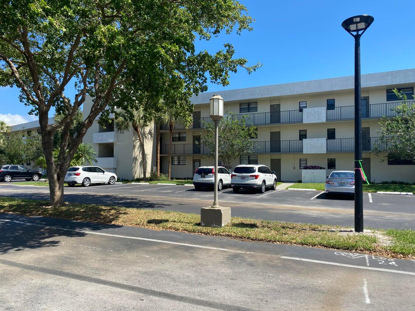 DEER CREEK COUNTRY CLUB - Residential Lease