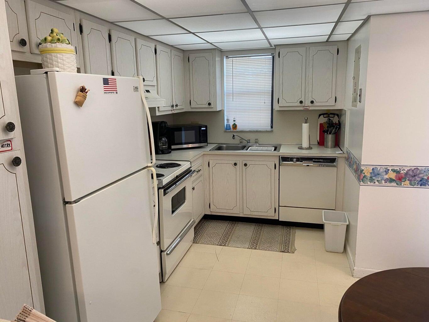 DEER CREEK COUNTRY CLUB - Residential Lease