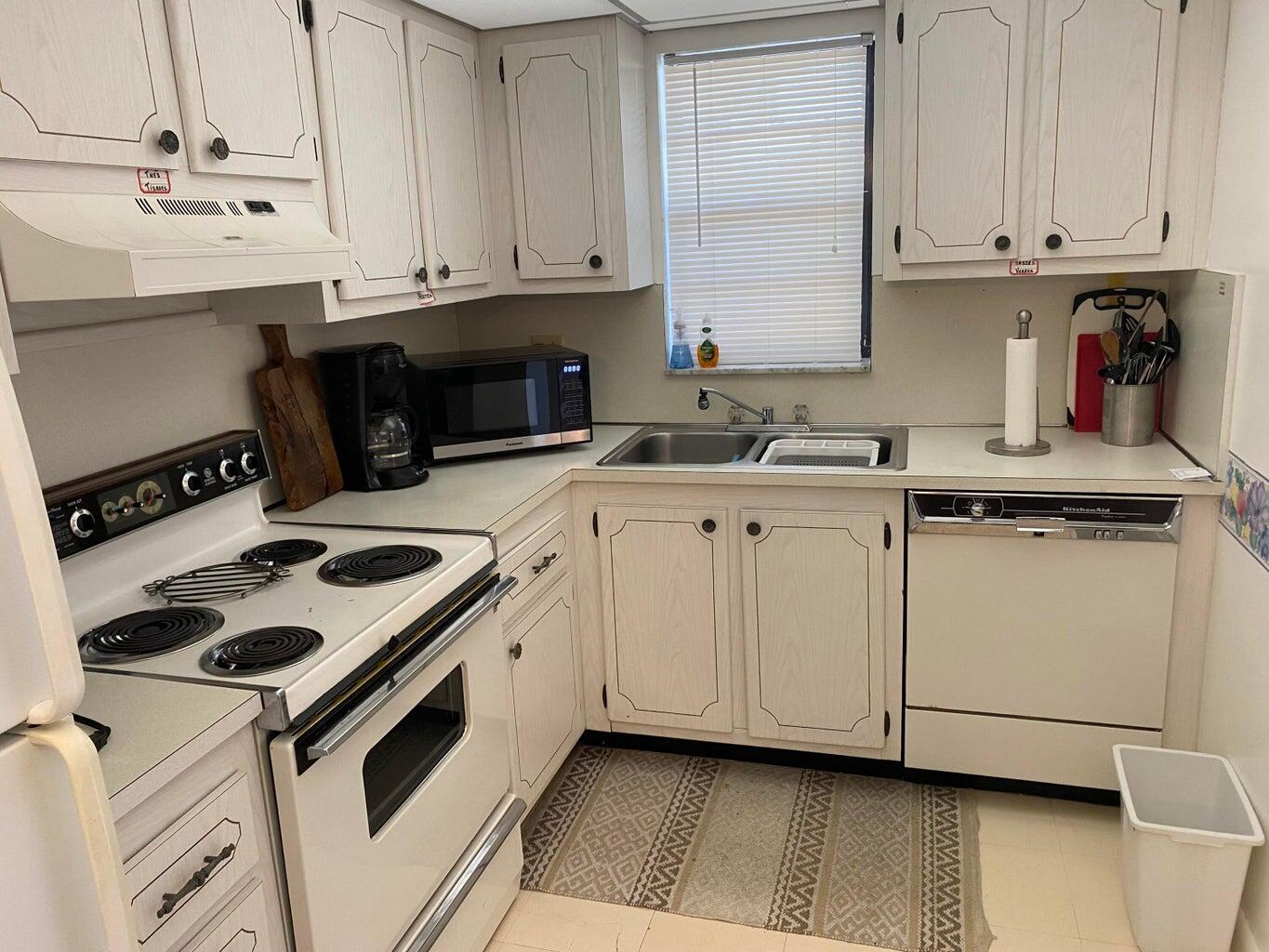 DEER CREEK COUNTRY CLUB - Residential Lease