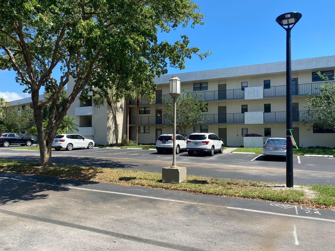 DEER CREEK COUNTRY CLUB - Residential Lease