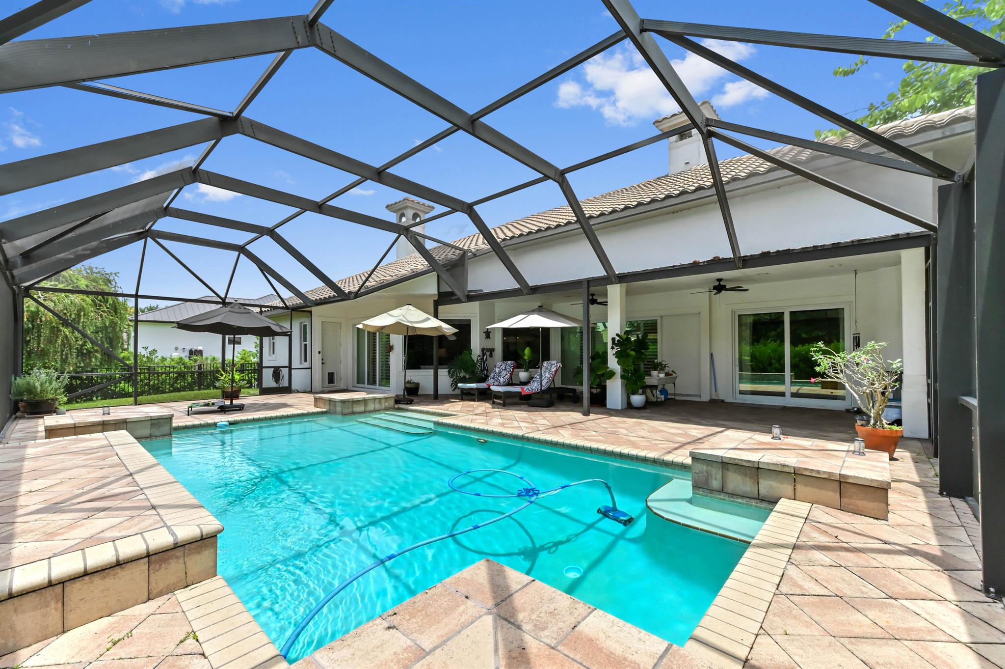 908 SW Squire Johns Lane