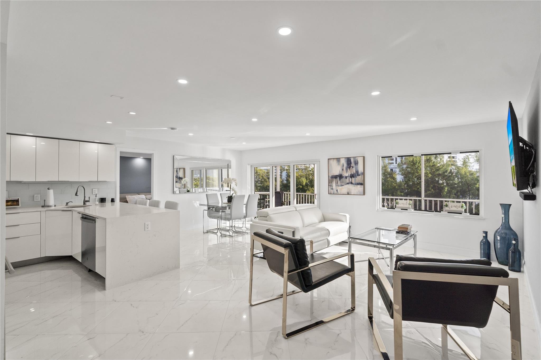 View photos, virtual tours, details... 300 Diplomat Pkwy 616