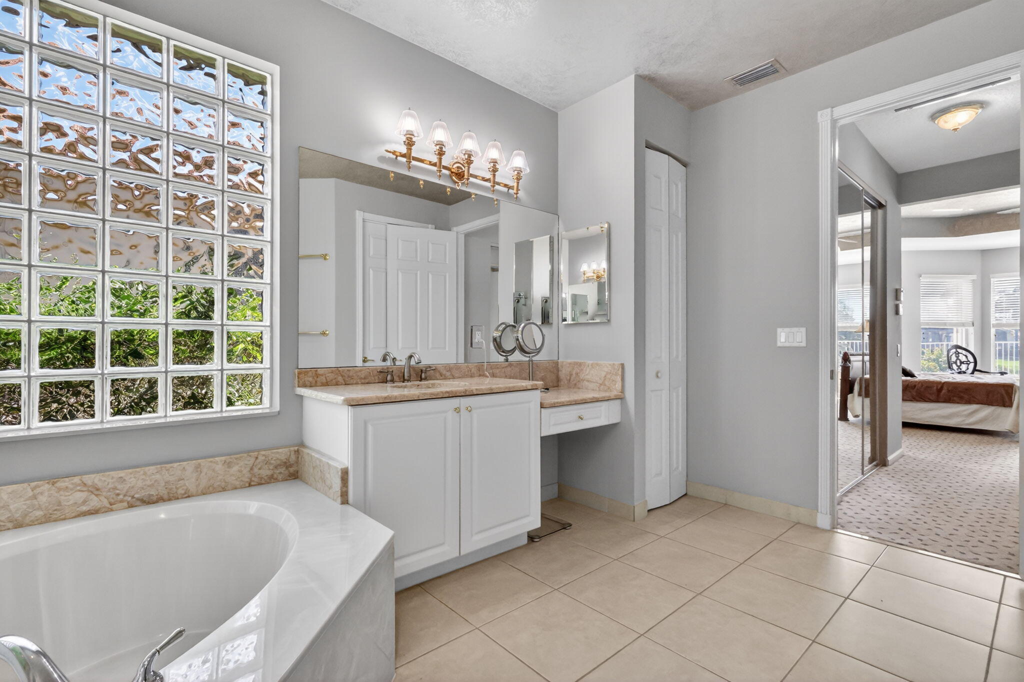 VALENCIA SHORES - Residential