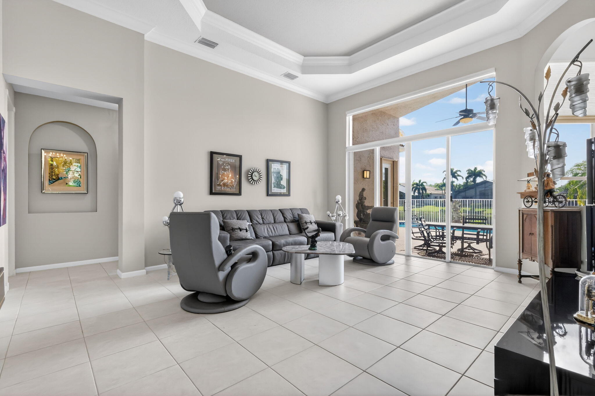 VALENCIA SHORES - Residential