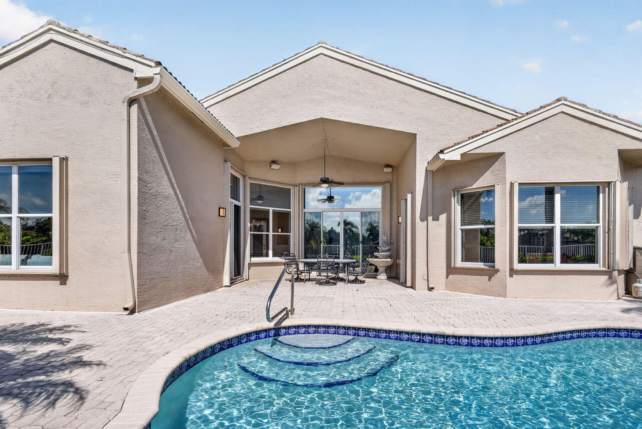 VALENCIA SHORES - Residential