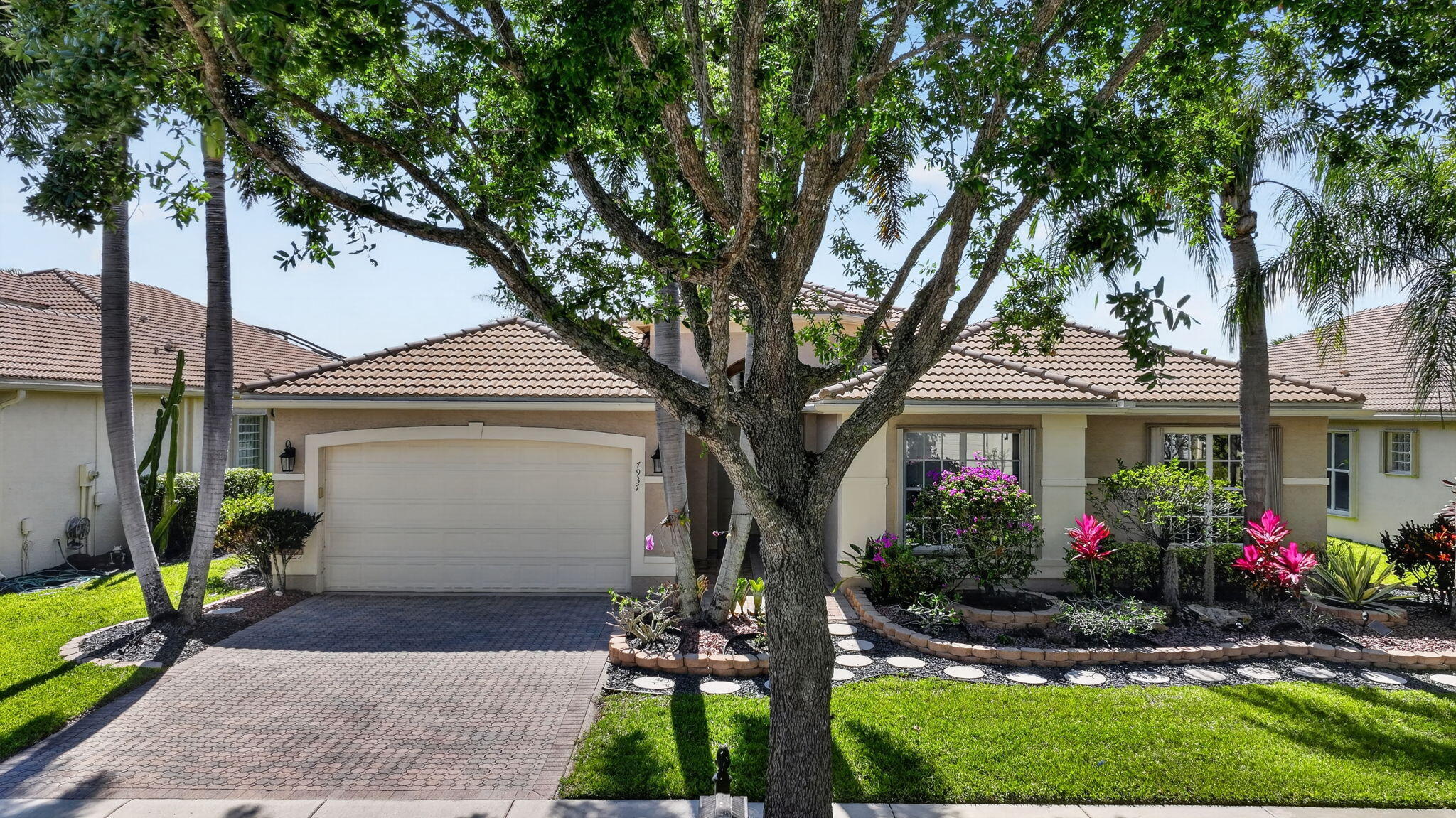 VALENCIA SHORES - Residential