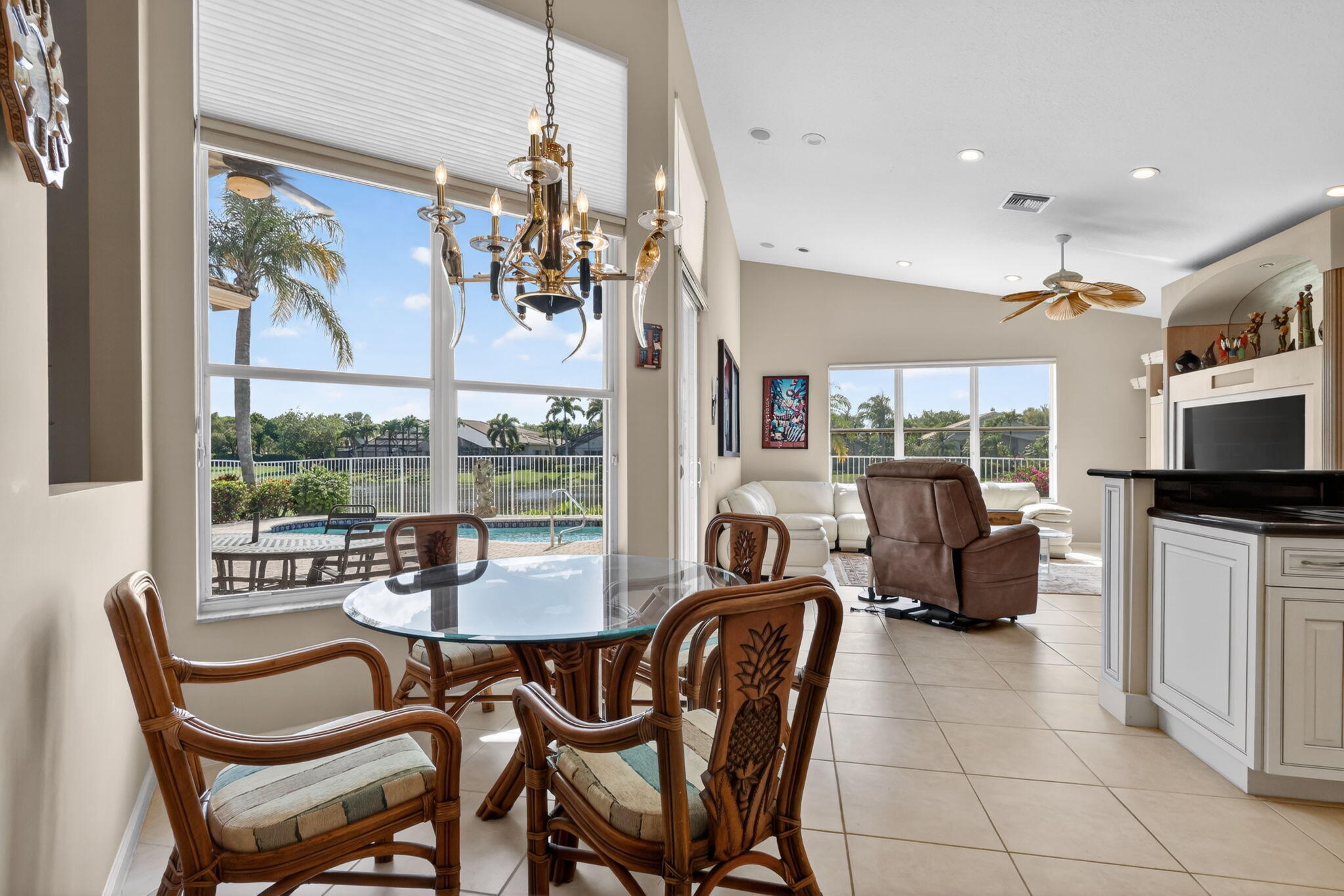 VALENCIA SHORES - Residential