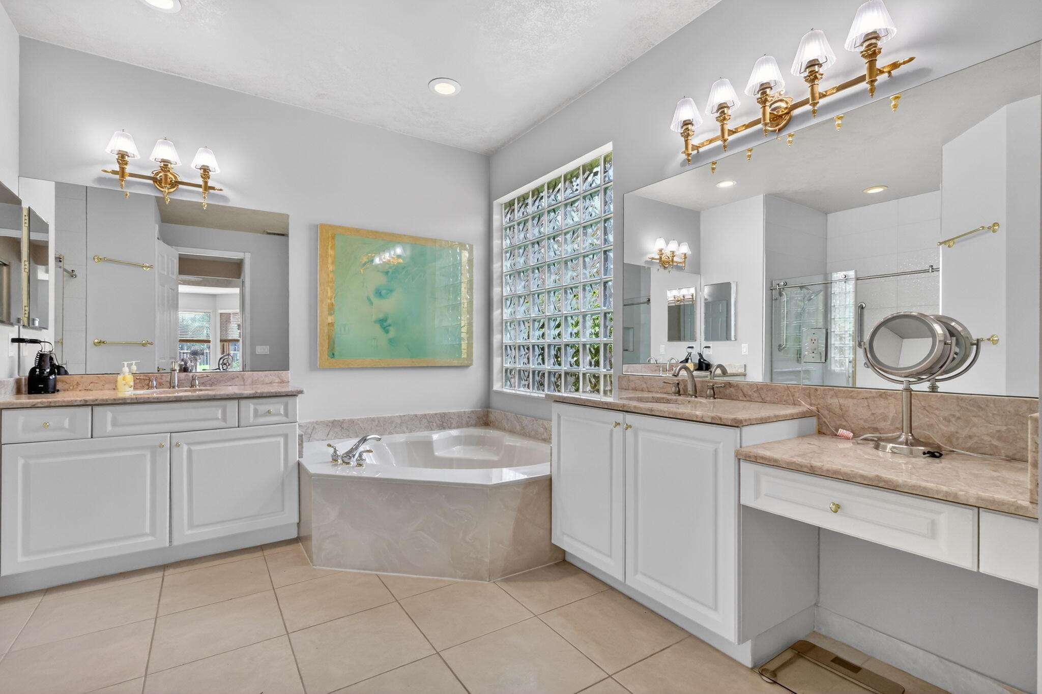 VALENCIA SHORES - Residential