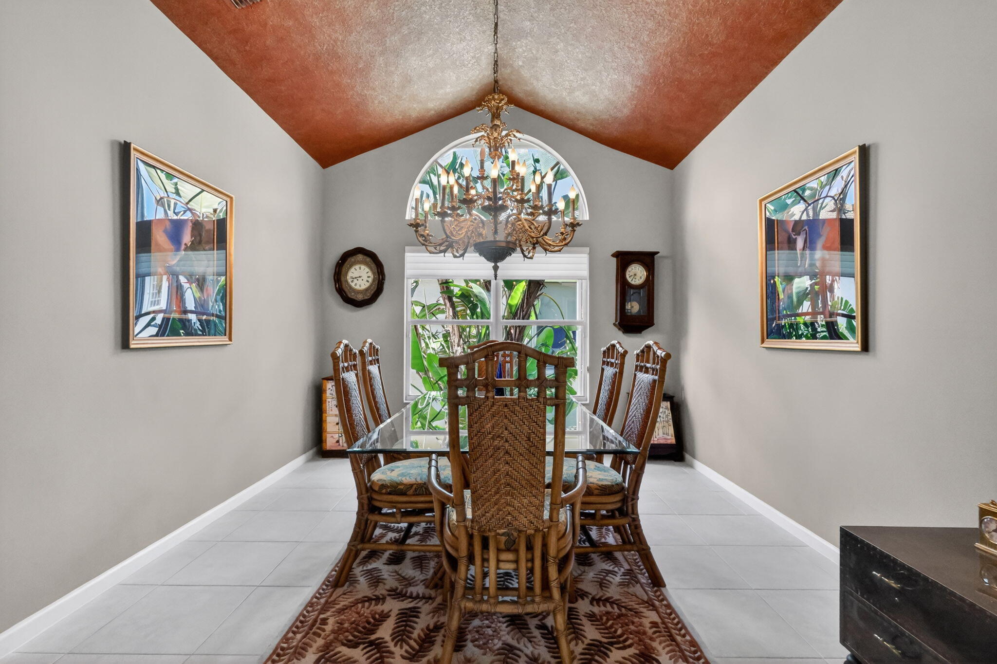 VALENCIA SHORES - Residential