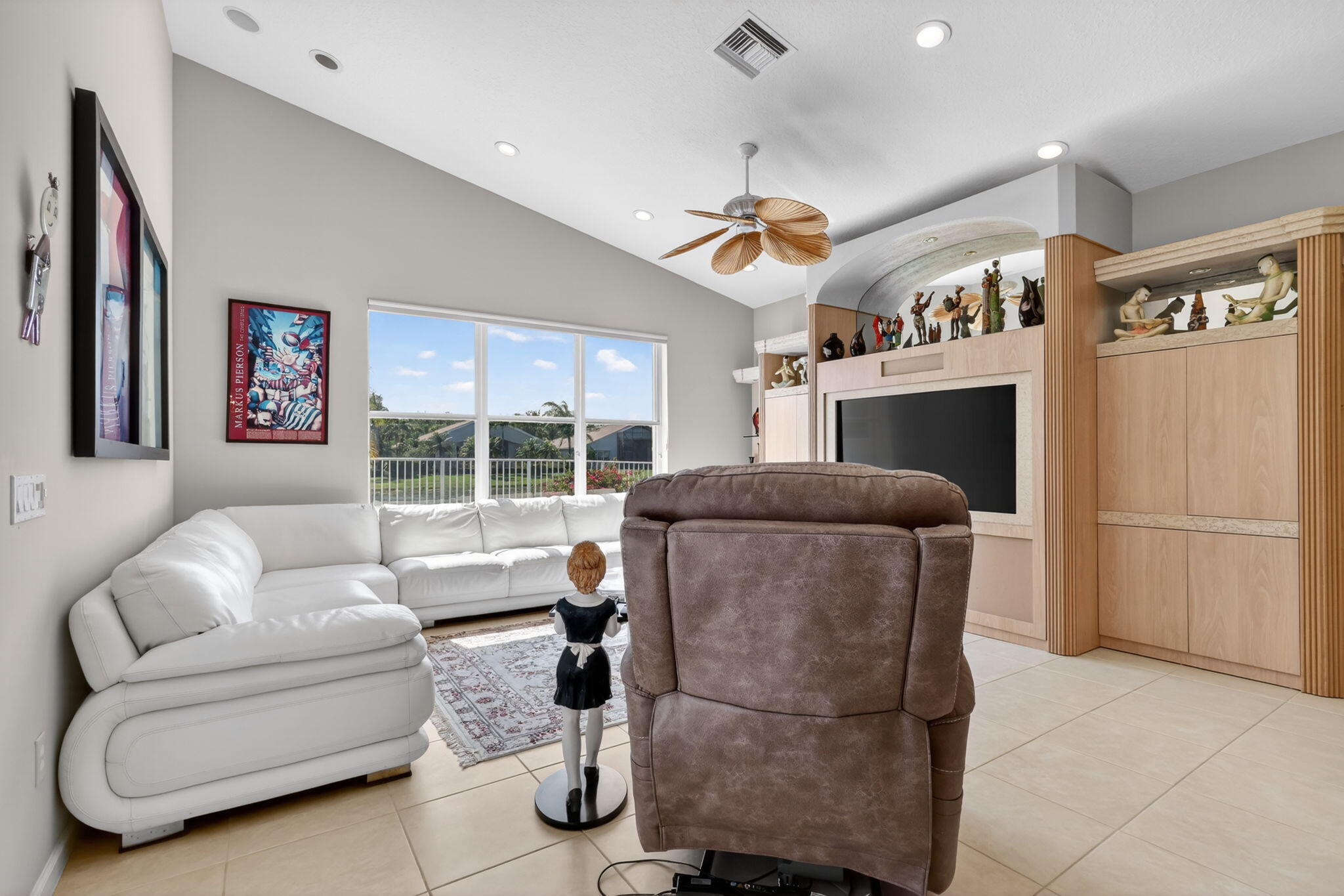 VALENCIA SHORES - Residential
